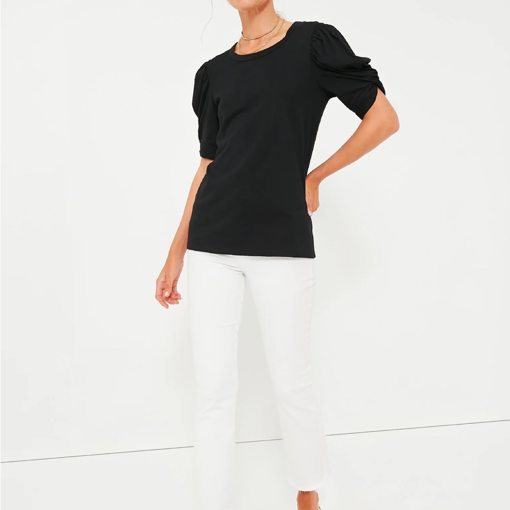 Black Vesty Puff Short Sleeve Crewneck
POMANDER PLACE Large